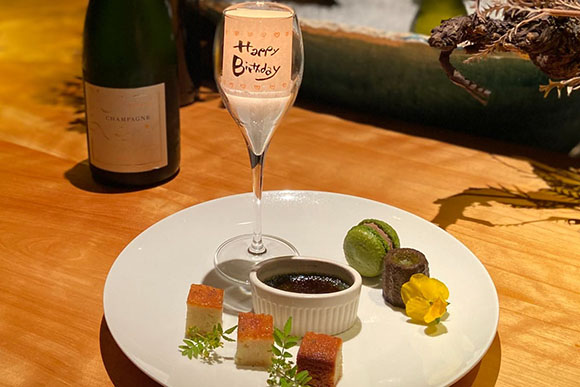 大切な方との特別な一日に華を添えるシェフのおまかせコース