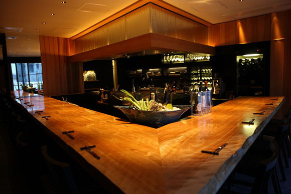 路地裏にある大人の隠れ家。癒しの音色を聴き至福のひと時を…